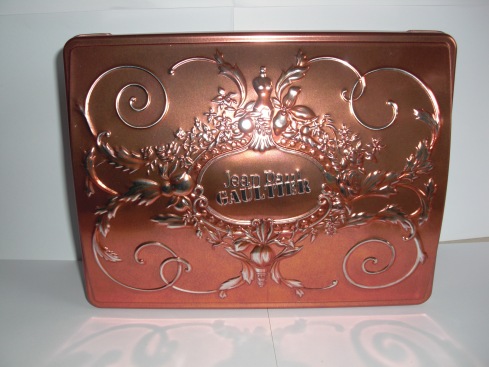 1999 mothers day biscuit tin set front